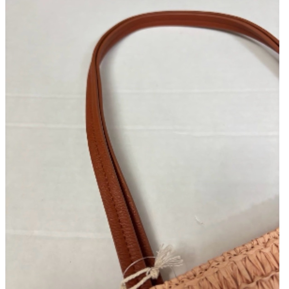 Universal Thead Woven Rattan Bag BNWT - Picture 4 of 6